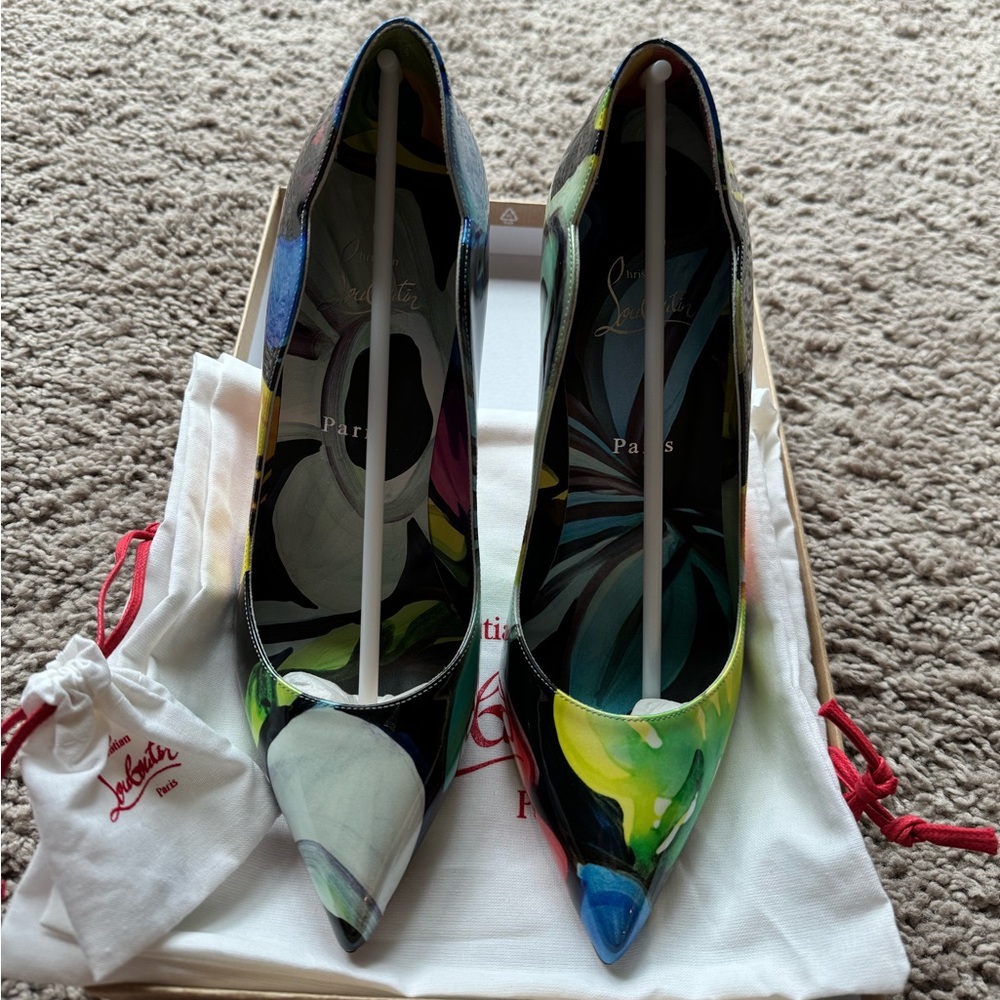 Christian Louboutin Flower. 100mm elegant. Stunning.
Hot Chick style. - Picture 3 of 14
